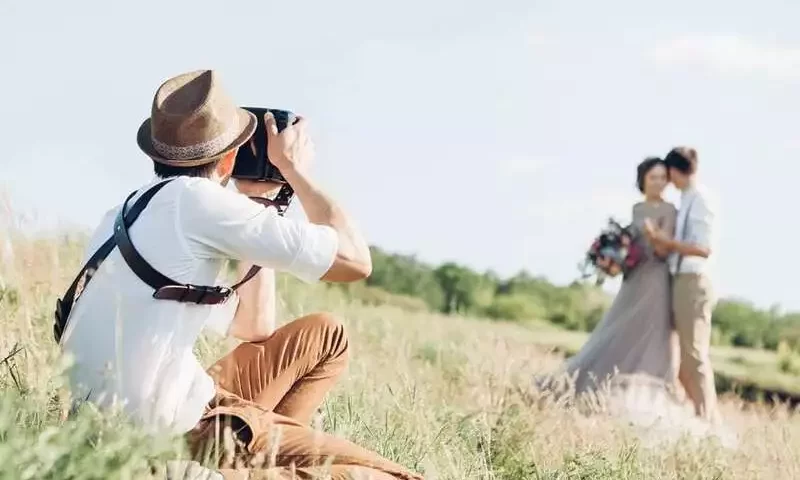 https://respectthenext.com/wp-content/uploads/2022/10/How-to-Choose-a-Wedding-Photographer.jpg